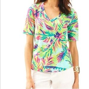 Lilly Pulitzer island time Ida top with barely noticeable flaw. Size Large.